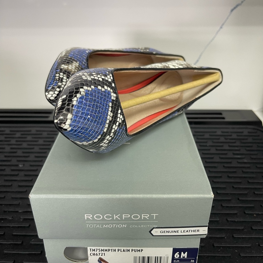 ROCKPORT 75mm Total Motion Women’s Pump Sz 6M CH6723 Blue Black Grey Snake - Picture 8 of 11